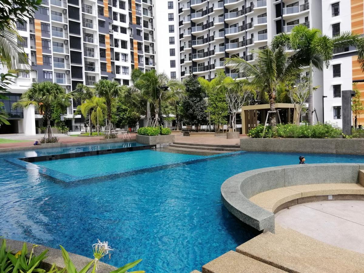 Timurbay Seafront Residence By Hardinahomes Kuantan Exterior foto